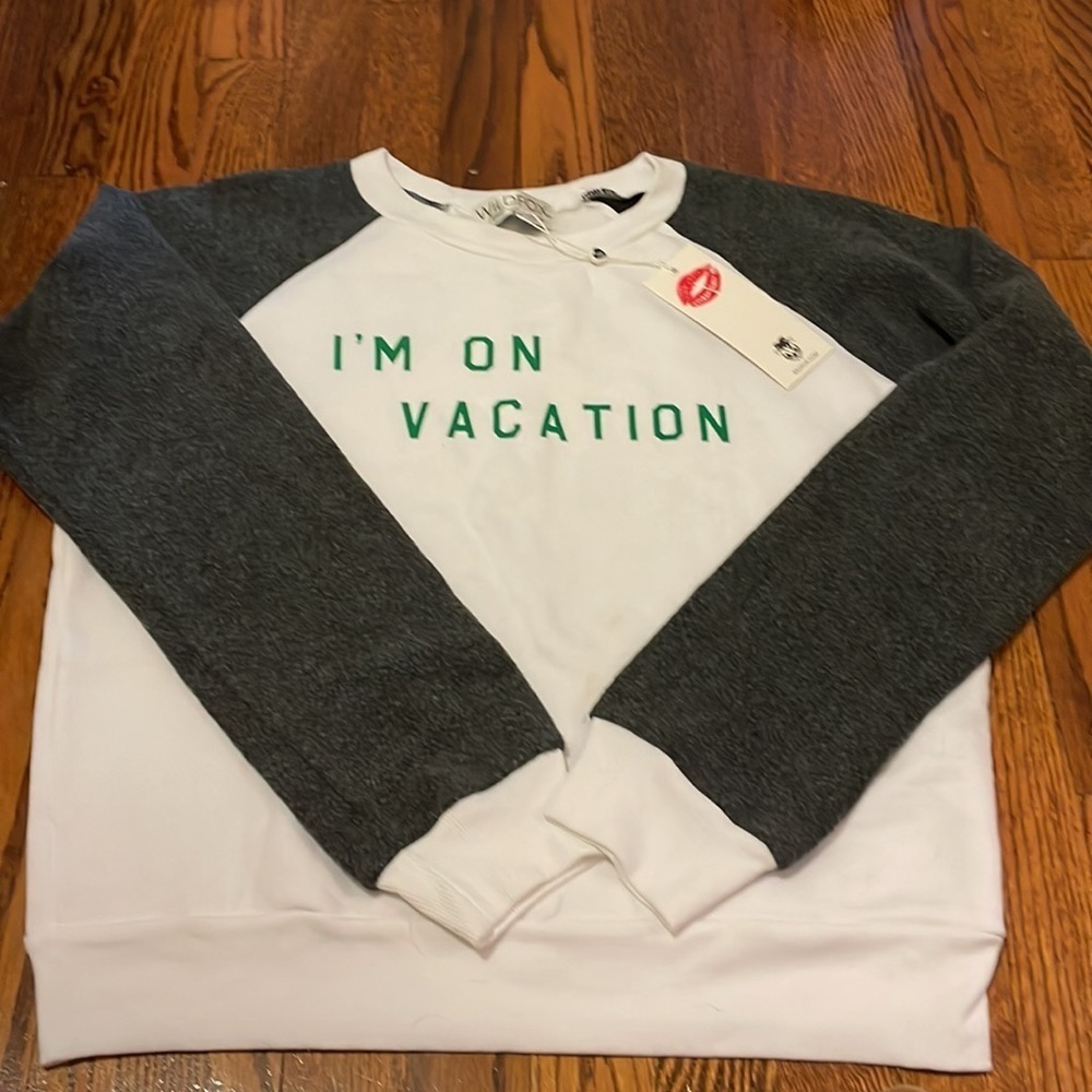 NWT! Wildfox I’m On Vacation Sweatshirt L - Picture 2 of 6